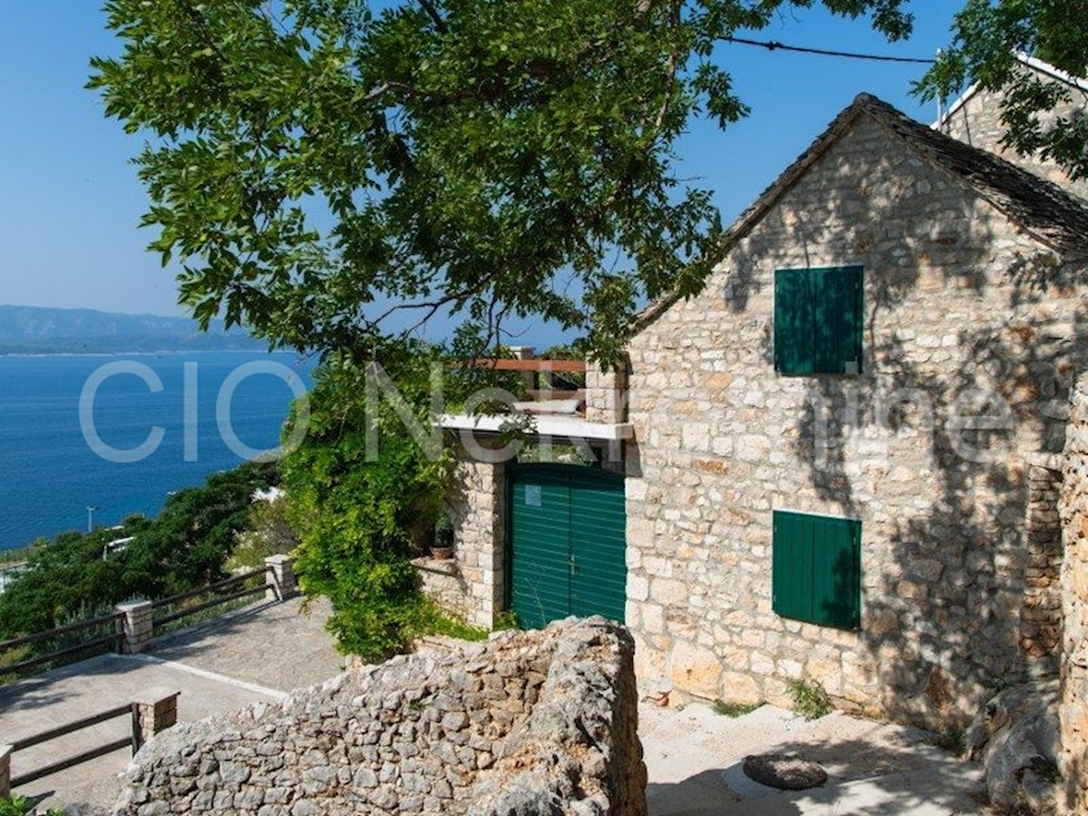 Brač, Bol, casa indipendente con una splendida vista, in vendita