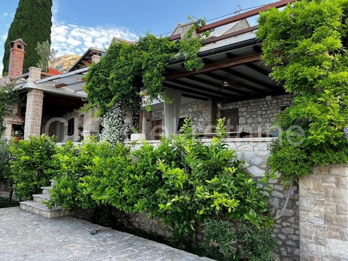 Brač, Bol, casa indipendente con una splendida vista, in vendita