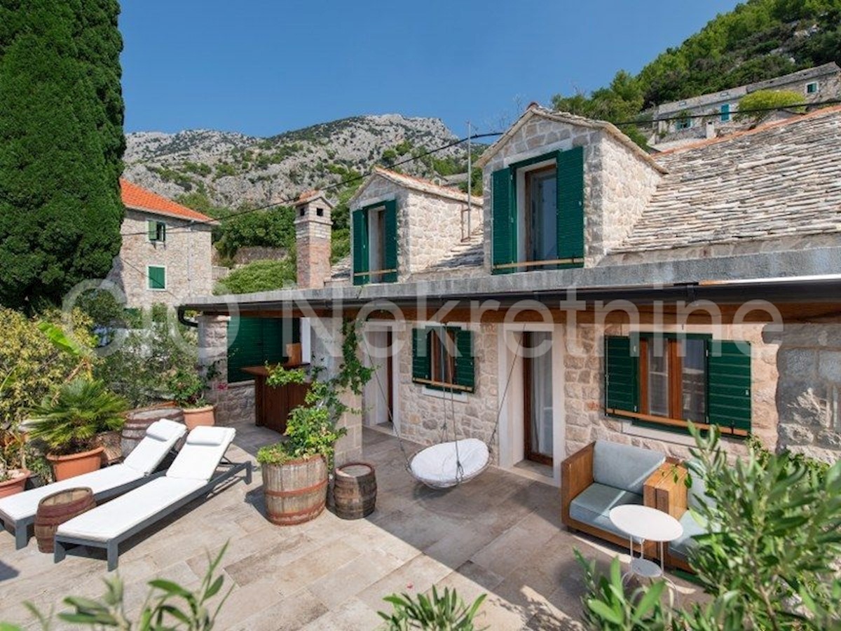 Brač, Bol, casa indipendente con una splendida vista, in vendita