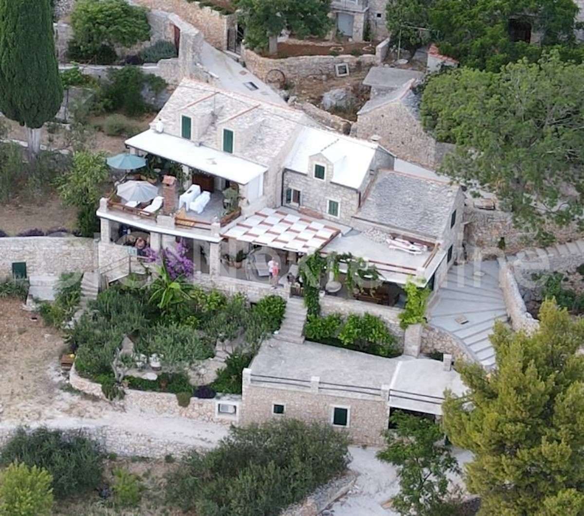 Brač, Bol, casa indipendente con una splendida vista, in vendita