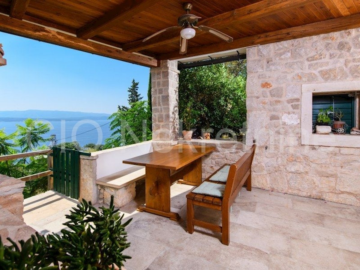 Brač, Bol, casa indipendente con una splendida vista, in vendita