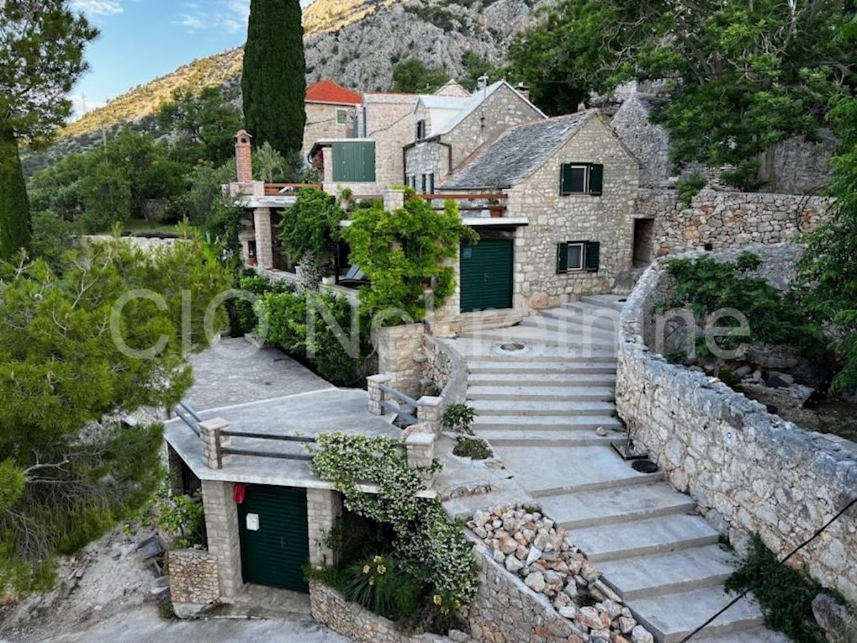 Brač, Bol, casa indipendente con una splendida vista, in vendita