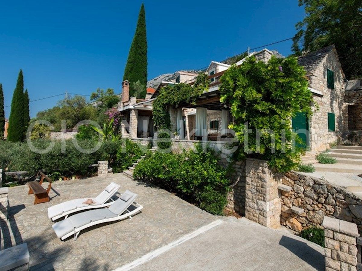 Brač, Bol, casa indipendente con una splendida vista, in vendita