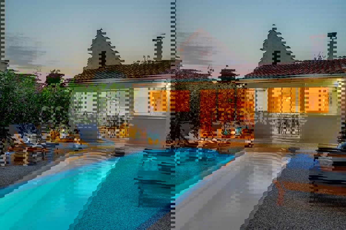 Brač, Milna, villa arredata con piscina, in vendita