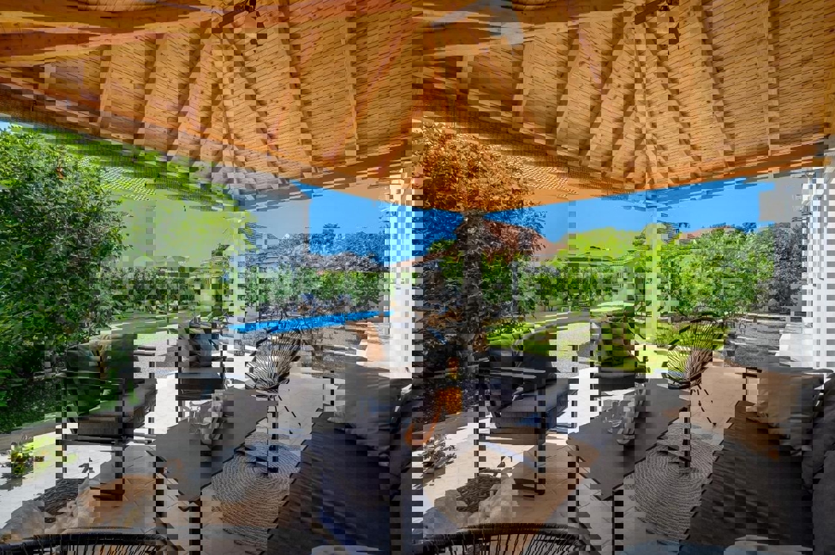 Brač, Milna, villa arredata con piscina, in vendita