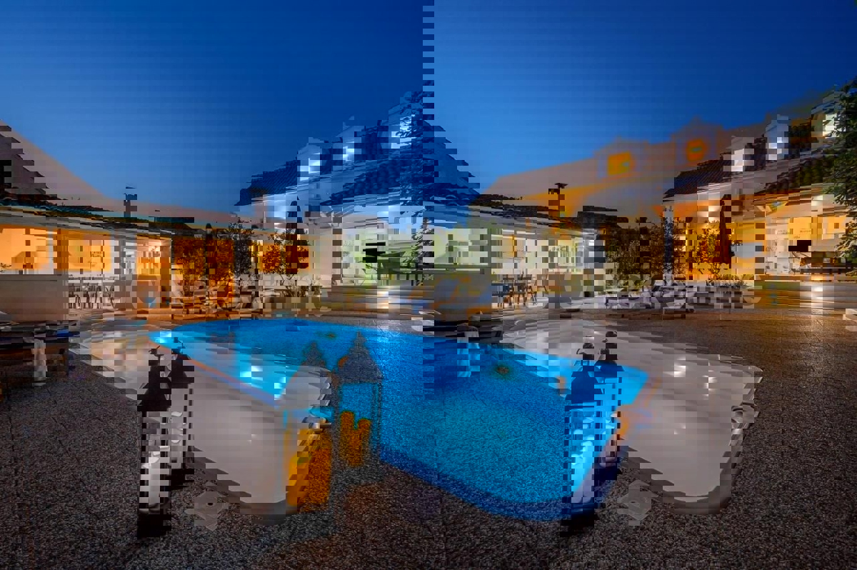 Brač, Milna, villa arredata con piscina, in vendita