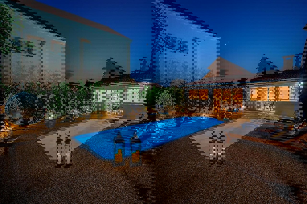 Brač, Milna, villa arredata con piscina, in vendita