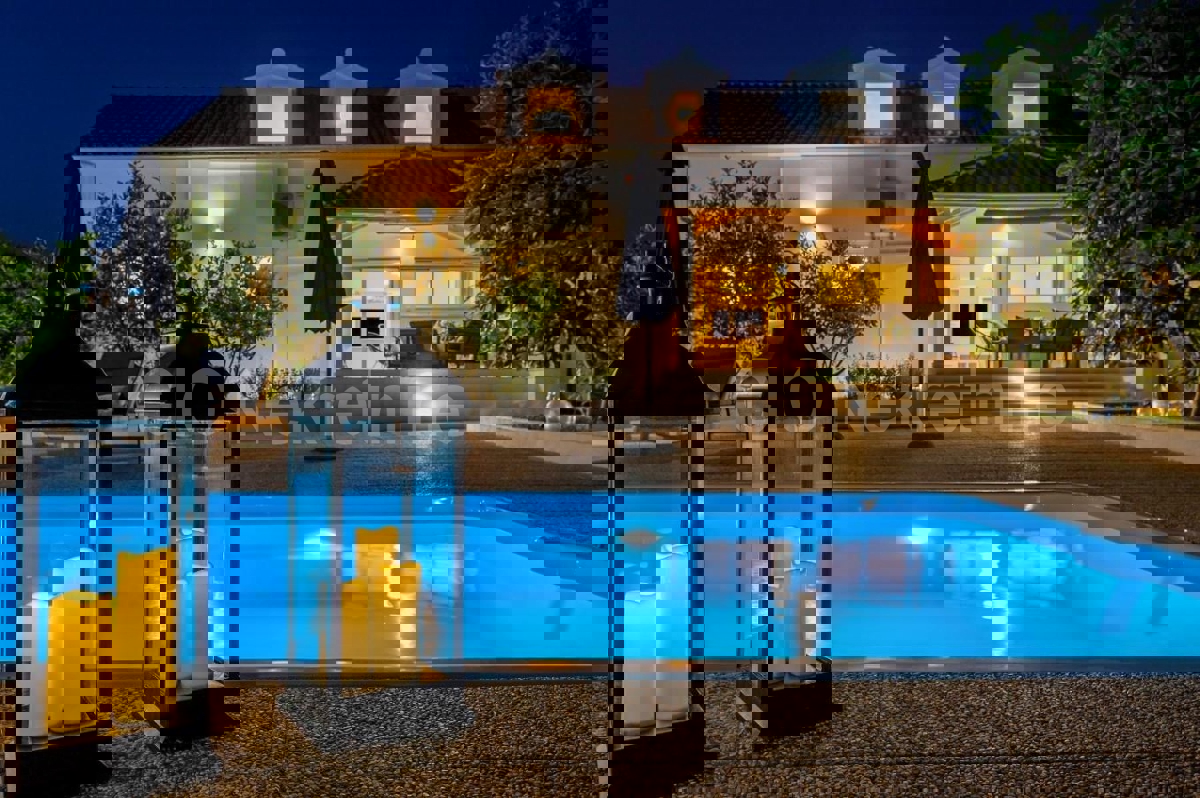 Brač, Milna, villa arredata con piscina, in vendita