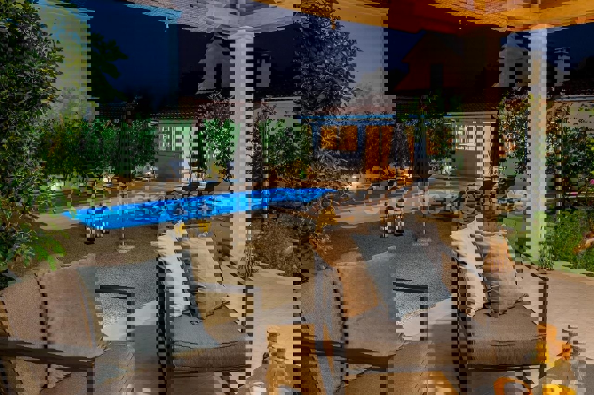 Brač, Milna, villa arredata con piscina, in vendita