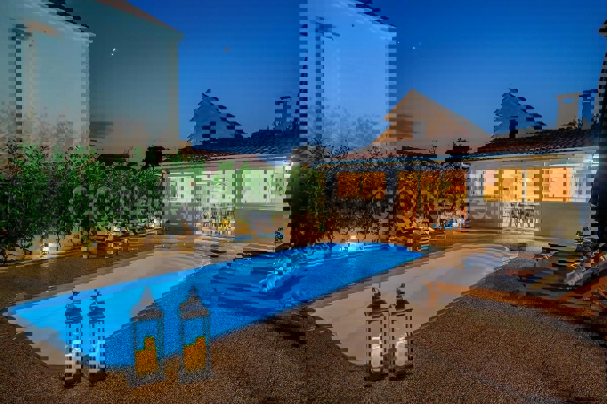 Brač, Milna, villa arredata con piscina, in vendita