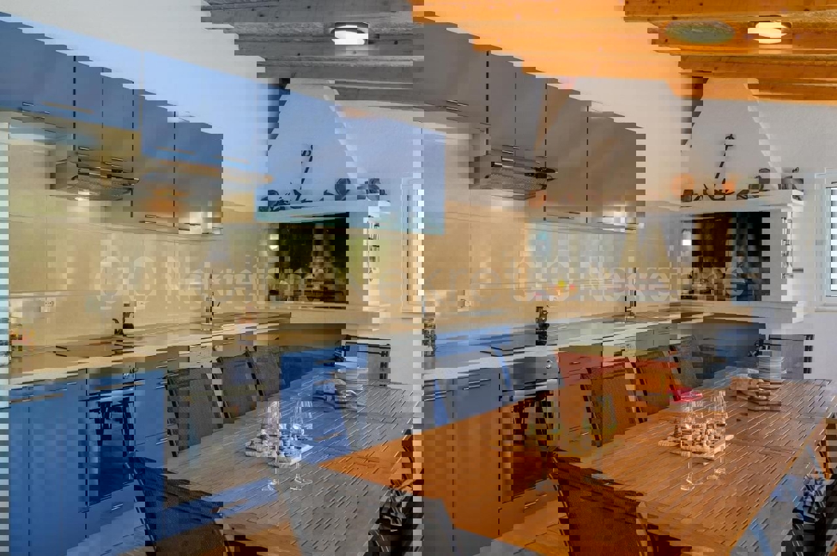 Brač, Milna, villa arredata con piscina, in vendita