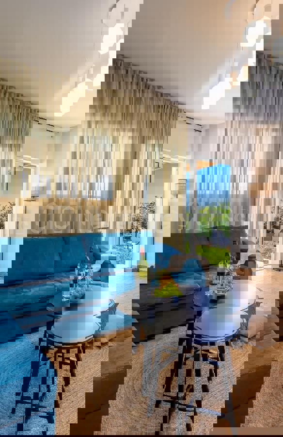 Brač, Milna, villa arredata con piscina, in vendita