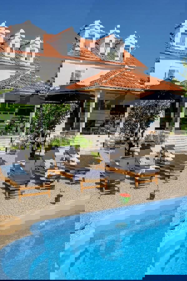 Brač, Milna, villa arredata con piscina, in vendita