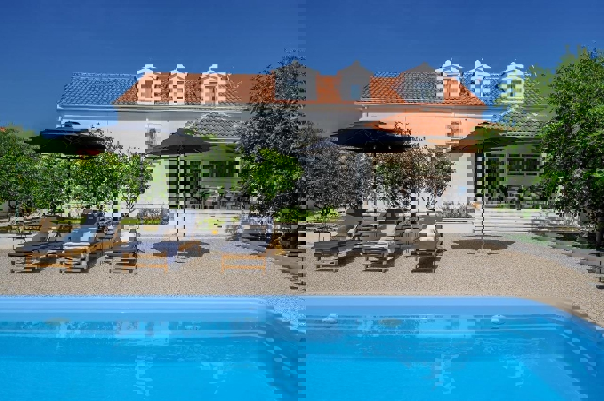 Brač, Milna, villa arredata con piscina, in vendita