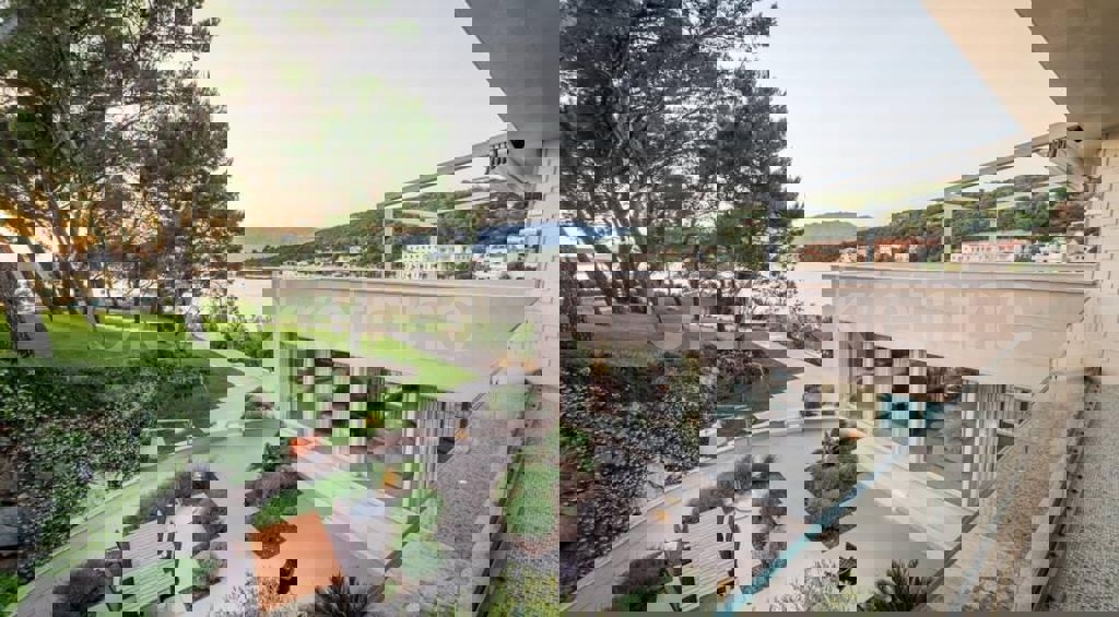 Brač, Selca-Povlja, villa di lusso, 1a fila al mare