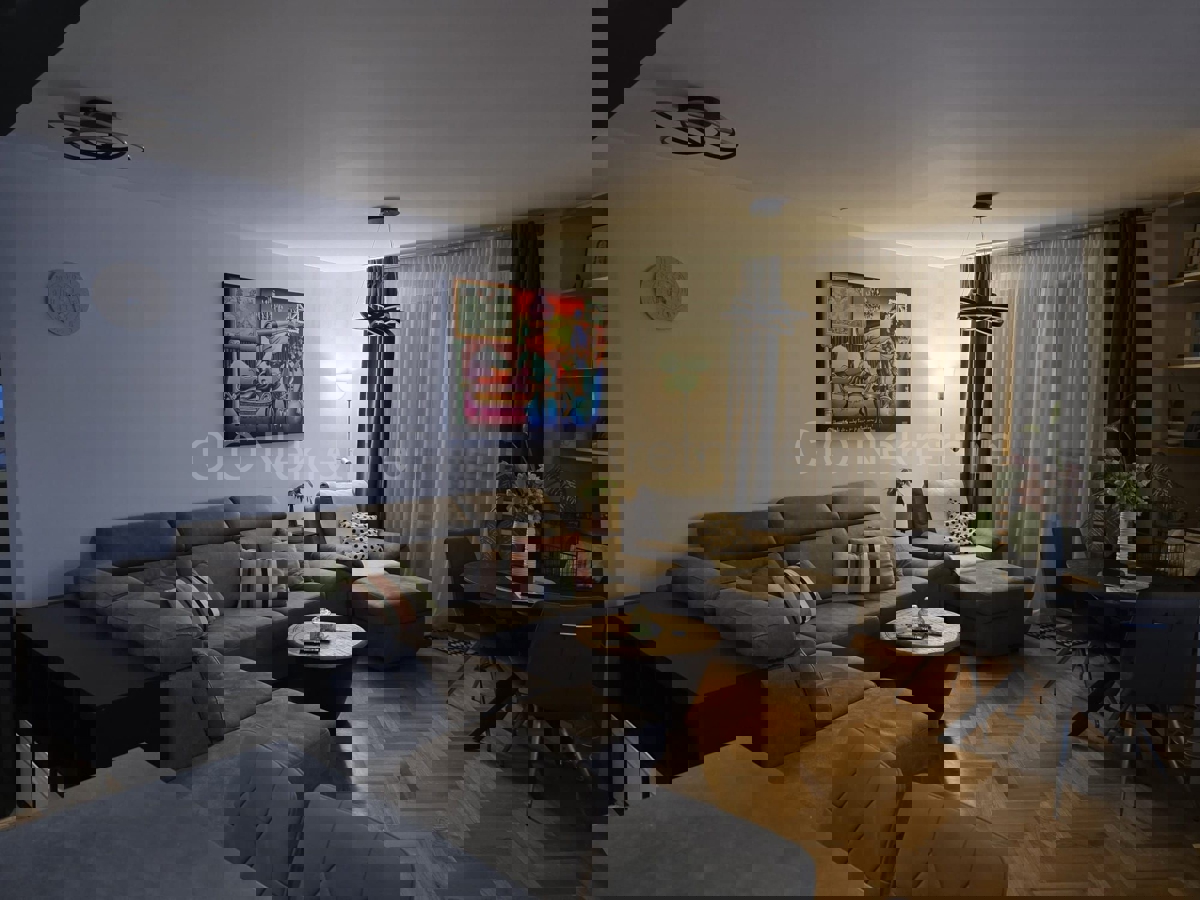 Spalato, Brodarica, appartamento con tre camere da letto, in vendita