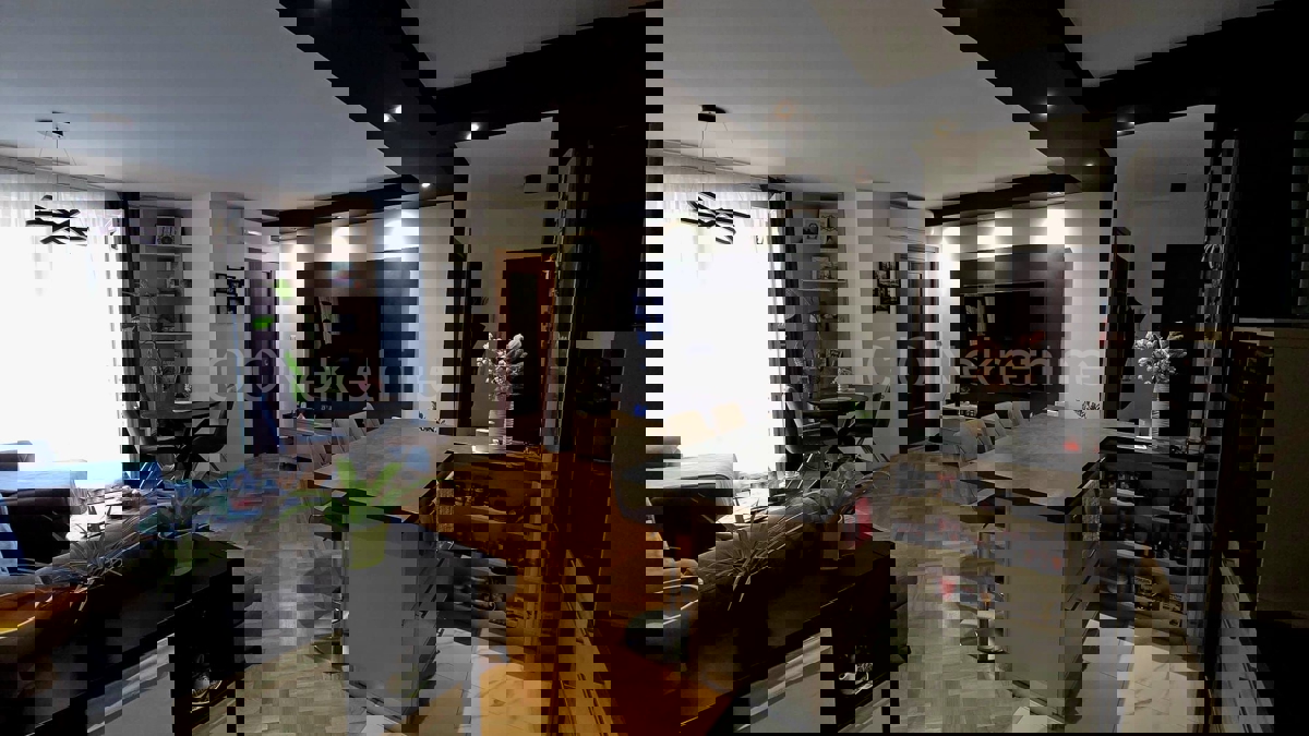 Spalato, Brodarica, appartamento con tre camere da letto, in vendita