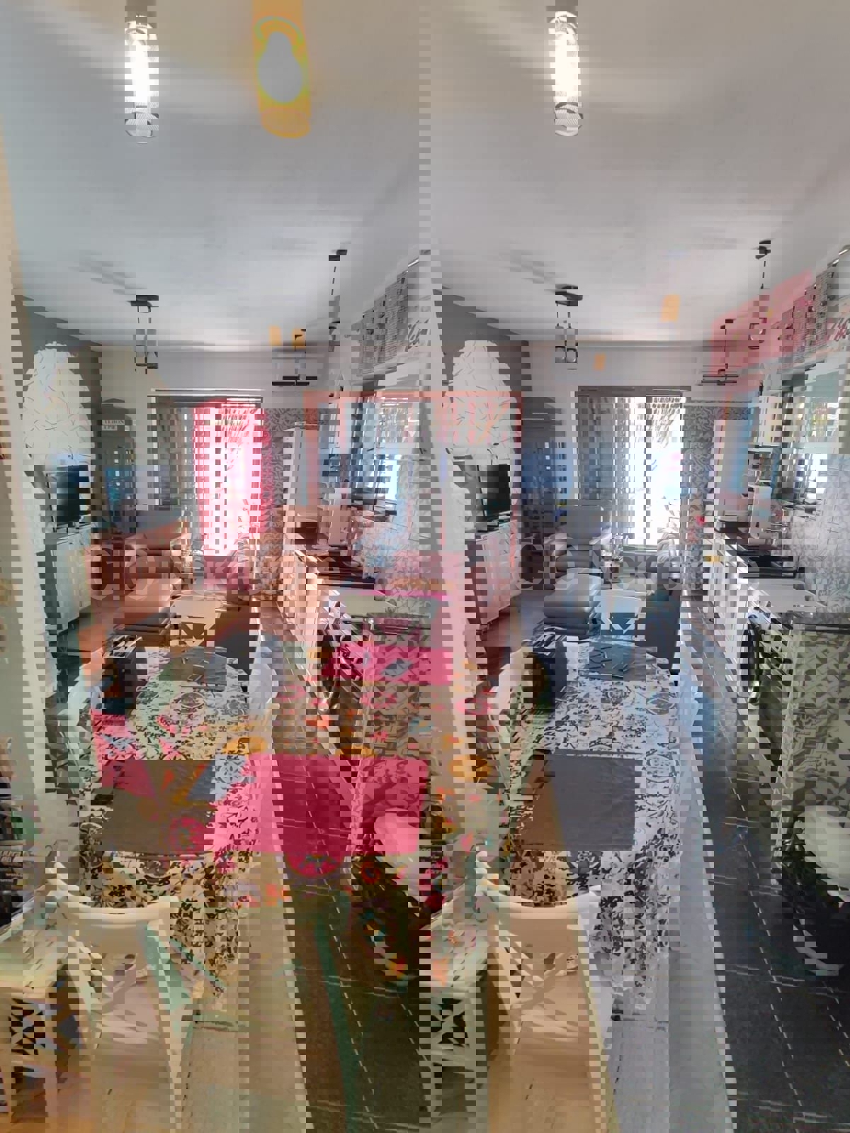 Trogir, appartamento con due camere da letto e posto auto, in vendita