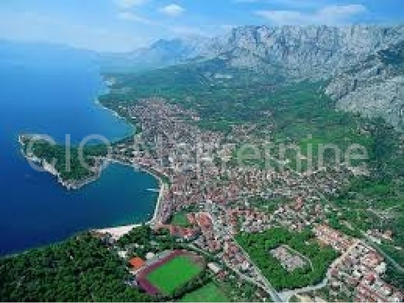 Makarska, terreno edificabile per la costruzione di alloggi