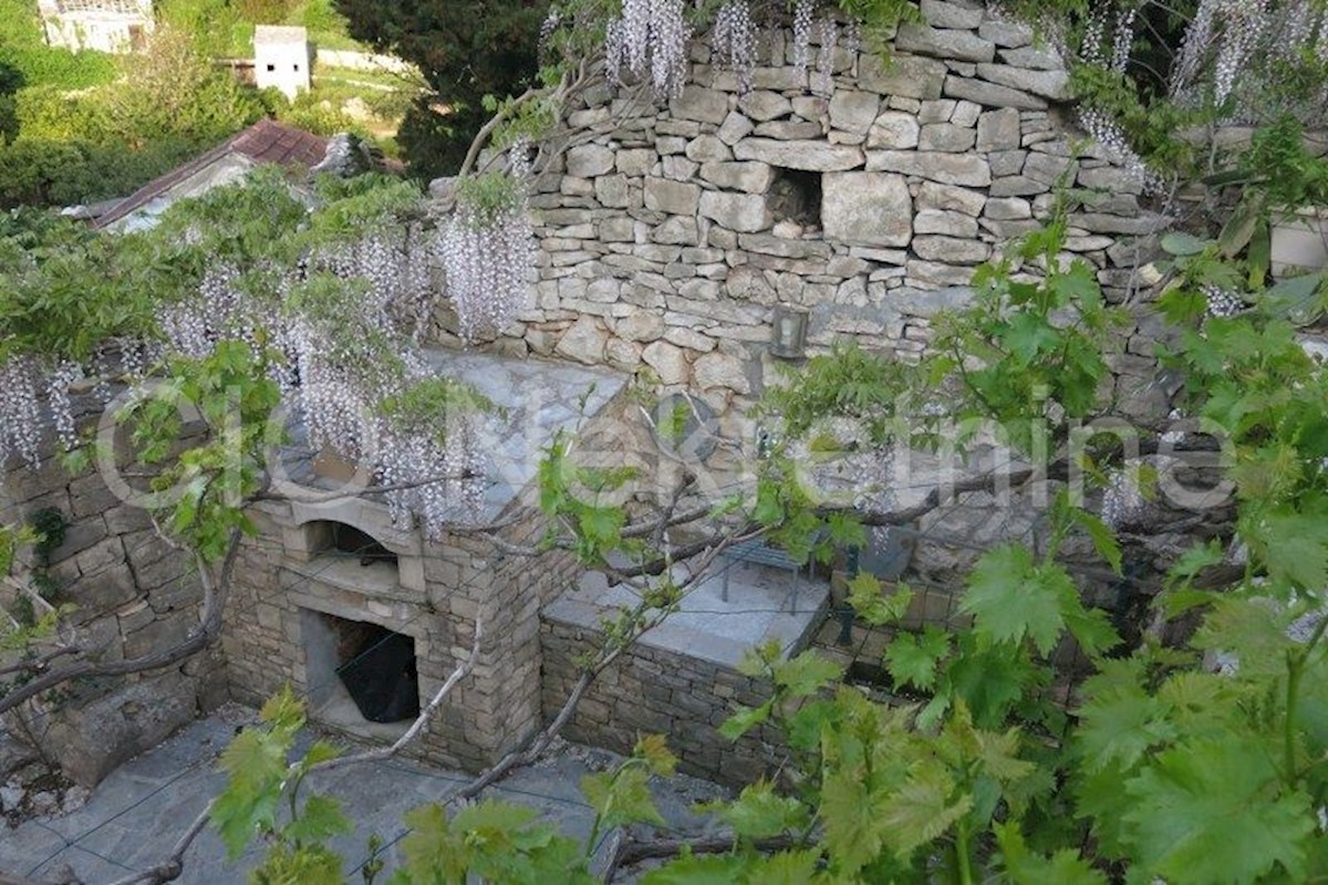 Brac, Supetar, Splitska, villa con piscina, in vendita