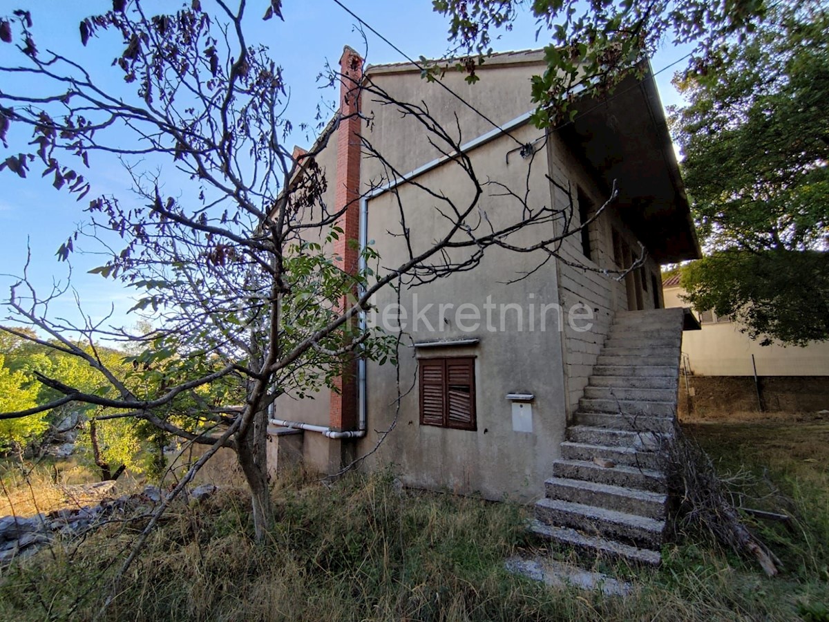 Brač, Gornji Humac, casa indipendente da ristrutturare, vendita