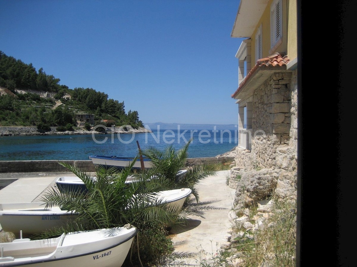 Korčula, casa da ristrutturare, 1a fila al mare, in vendita