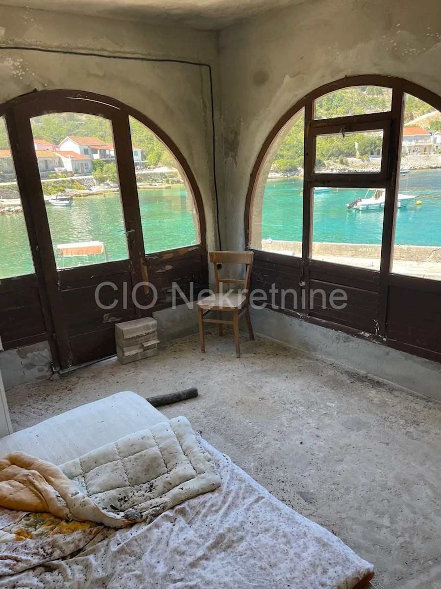 Korčula, casa da ristrutturare, 1a fila al mare, in vendita