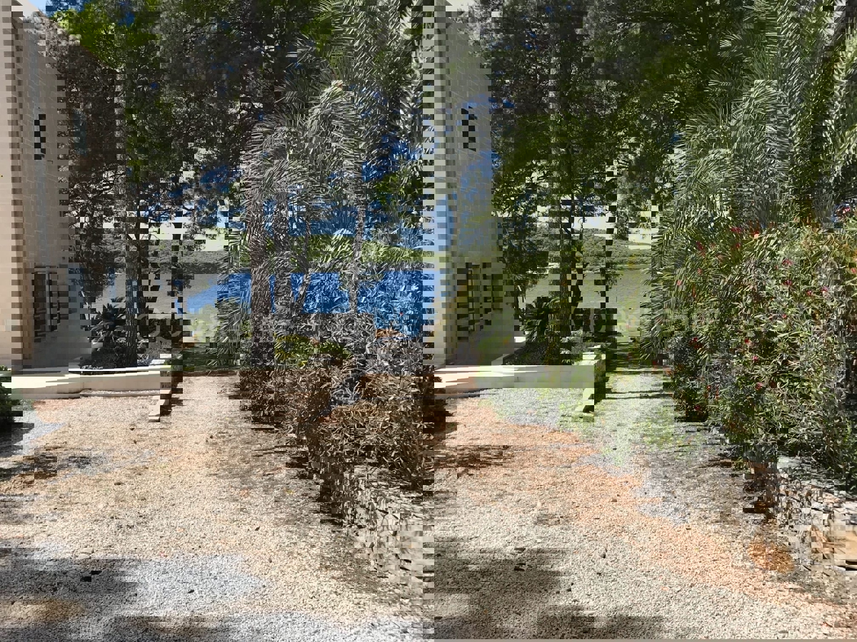 Brač, Milna, casa di 200 m2 con giardino, a 20 m dal mare