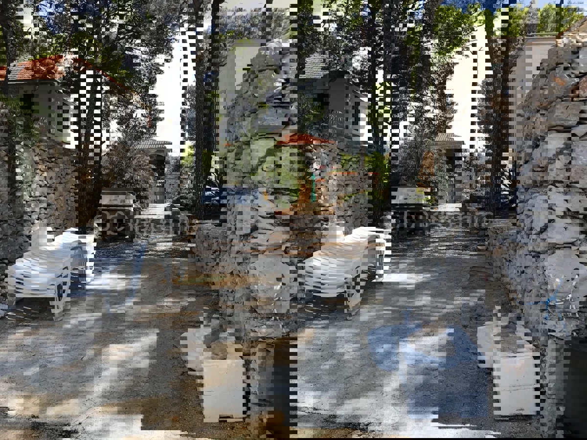 Brač, Milna, casa di 200 m2 con giardino, a 20 m dal mare