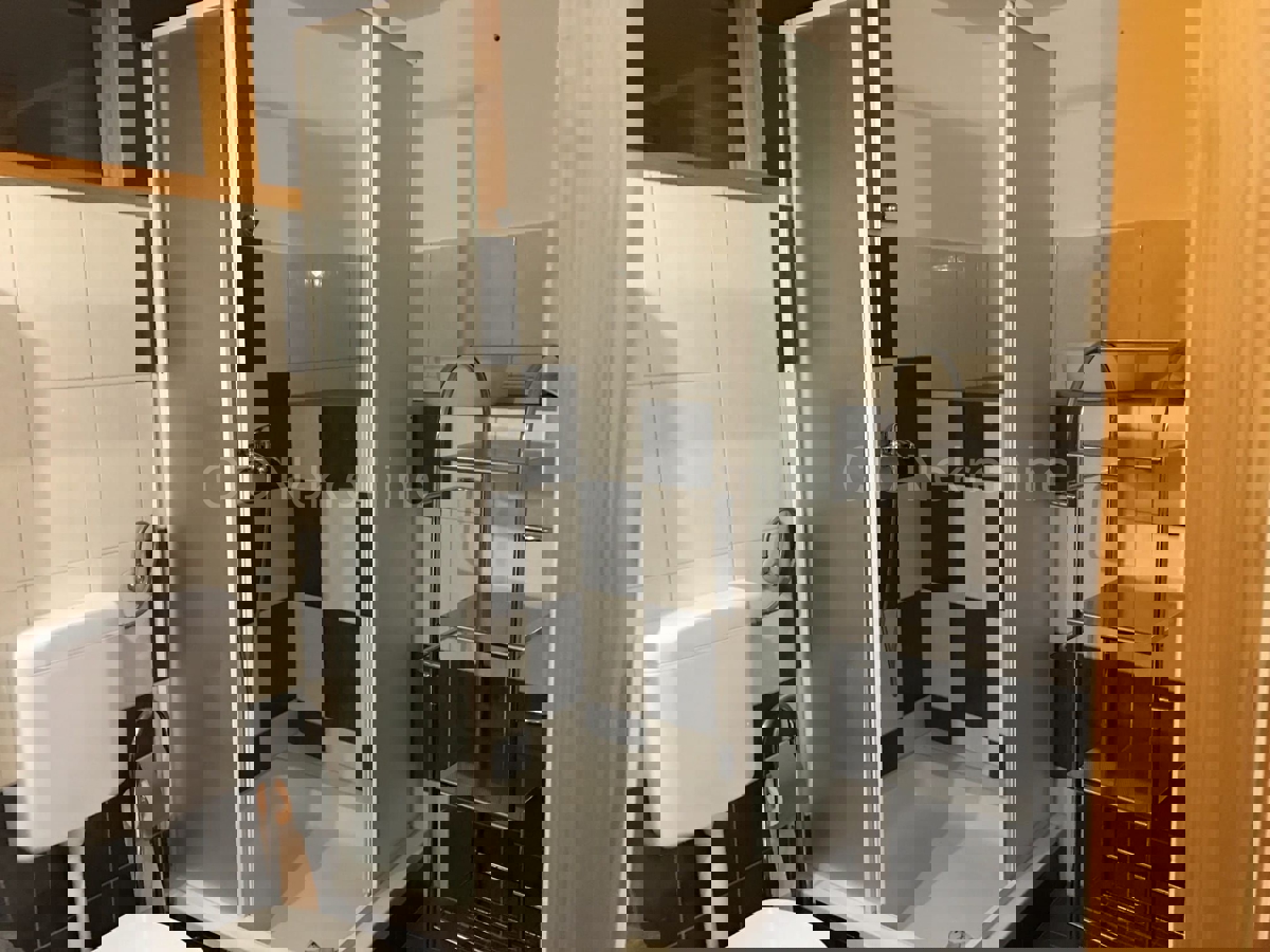 Brač, Milna, casa di 200 m2 con giardino, a 20 m dal mare