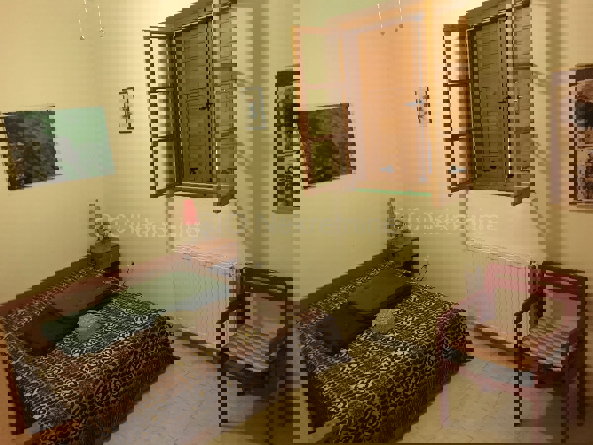 Brač, Milna, casa di 200 m2 con giardino, a 20 m dal mare