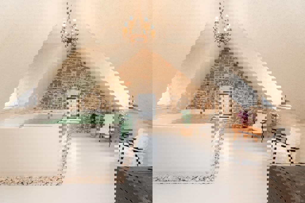 Brač, Gornji Humac, lussuosa casa in pietra, in vendita