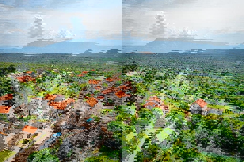 Brač, Gornji Humac, lussuosa casa in pietra, in vendita