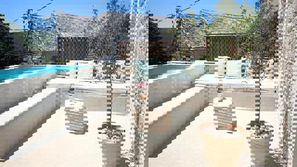 Brač, Gornji Humac, lussuosa casa in pietra, in vendita