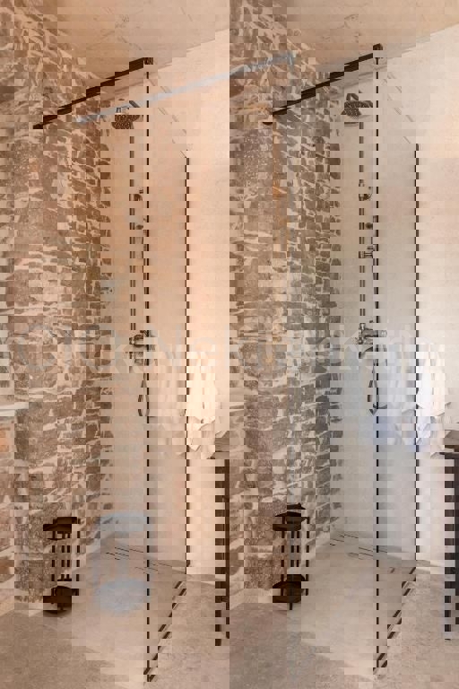 Brač, Gornji Humac, lussuosa casa in pietra, in vendita