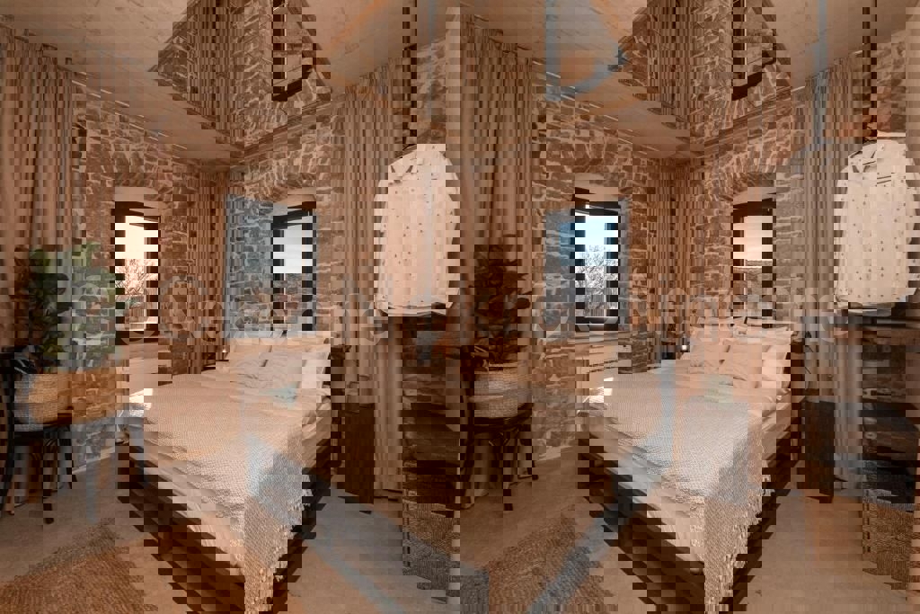 Brač, Gornji Humac, lussuosa casa in pietra, in vendita