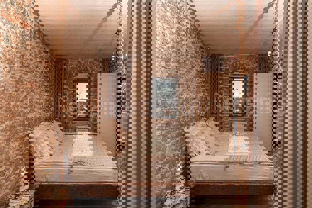 Brač, Gornji Humac, lussuosa casa in pietra, in vendita