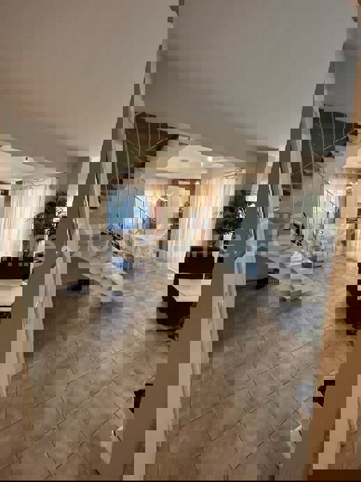 Spalato, Brda, appartamento con tre camere da letto, in vendita