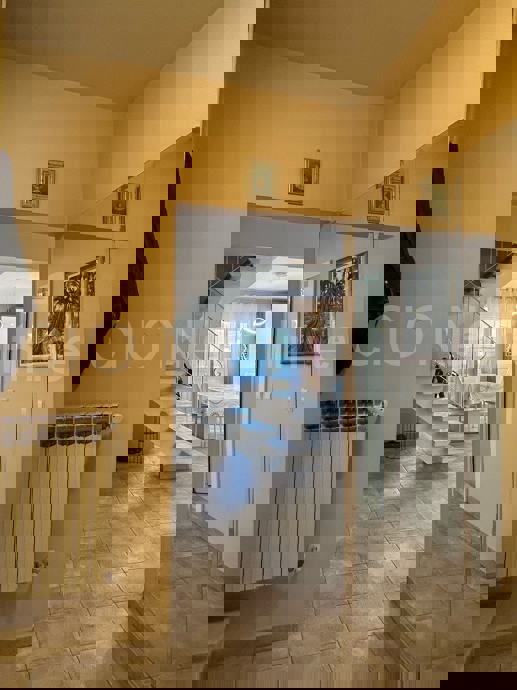 Spalato, Brda, appartamento con tre camere da letto, in vendita