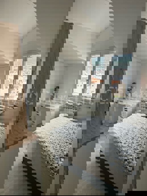 Spalato, Brda, appartamento con tre camere da letto, in vendita