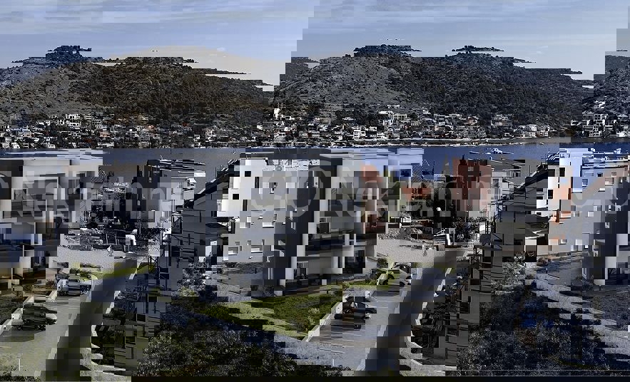 Rogoznica, nuovo edificio, appartamento con 1,5 camere da letto, 43 m2, piano terra