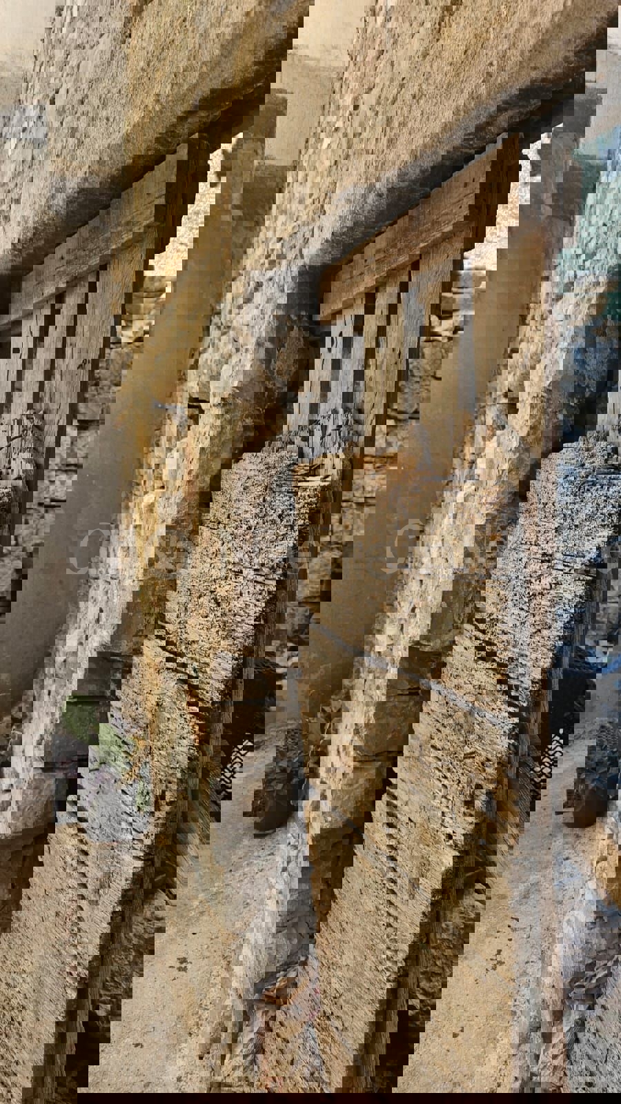 Kaštel Sućurac, vecchia casa in pietra da ristrutturare, in vendita