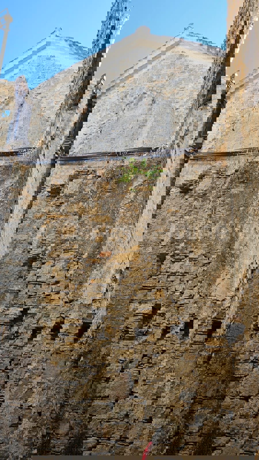 Kaštel Sućurac, vecchia casa in pietra da ristrutturare, in vendita