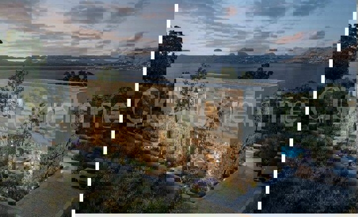 Solta, Nečujam, villa 1a fila al mare