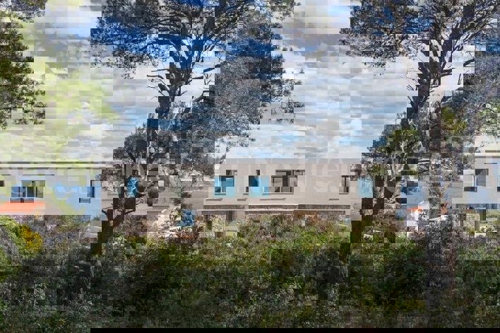 Solta, Nečujam, villa 1a fila al mare