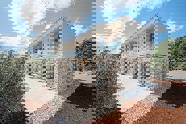 Solta, Nečujam, villa 1a fila al mare