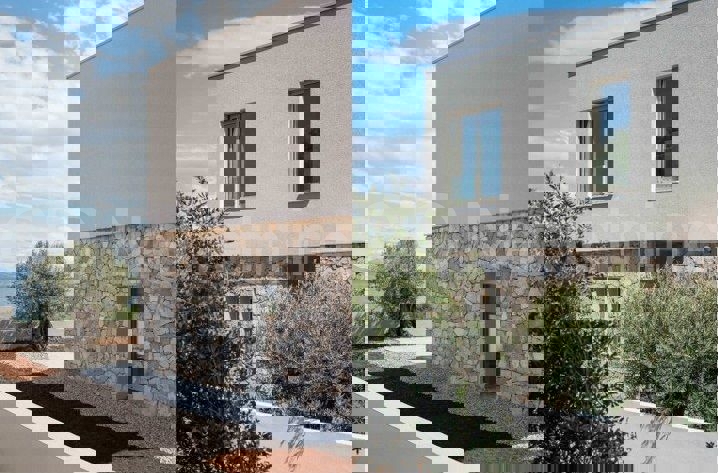 Solta, Nečujam, villa 1a fila al mare