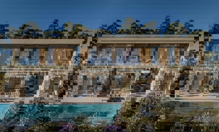 Solta, Nečujam, villa 1a fila al mare