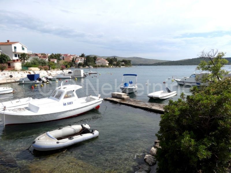 Sibenik, Zaboric, land near the sea with a project for a villa