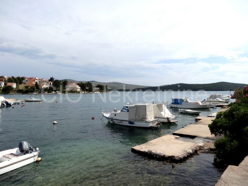 Sibenik, Zaboric, land near the sea with a project for a villa